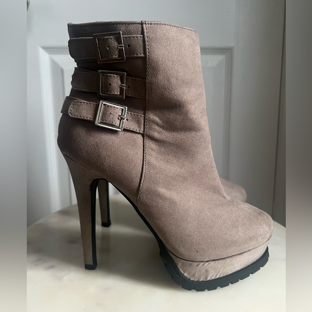 Forever 21 Y2K Taupe Suede Heeled Buckle Boots